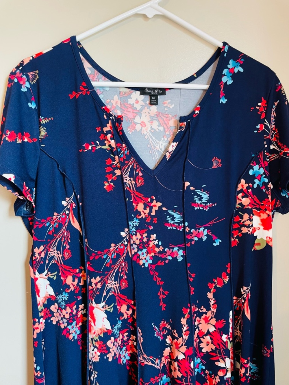 Sami & Jo Navy Floral V-Neck Mini Dress - Picture 2 of 4